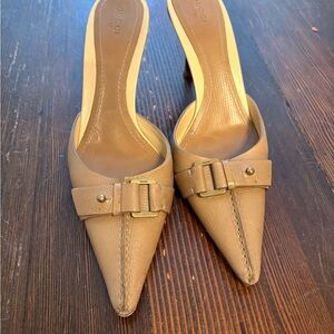 Gucci Women's Brown Leather Heels with Bow